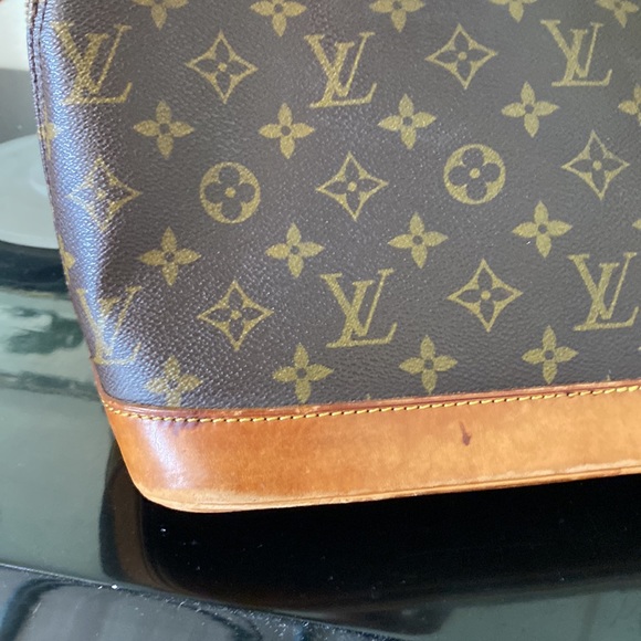 Louis Vuitton Alma - Picture 11 of 12